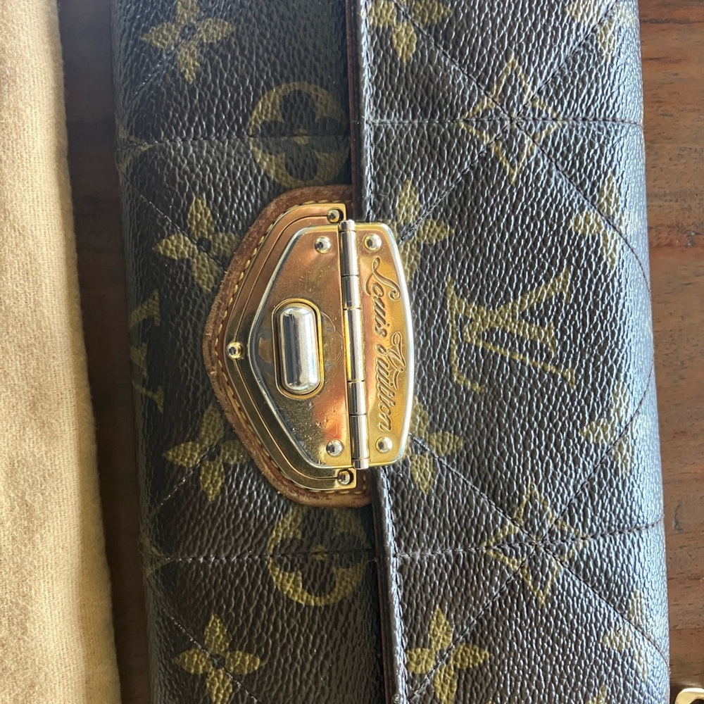 LOUIS VUITTON QUILTED SARAH WALLET - Picture 5 of 14